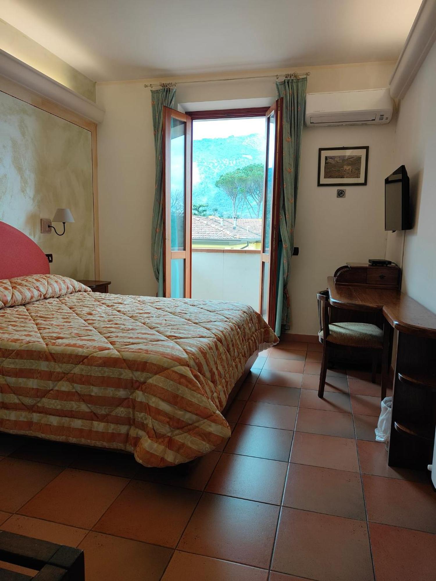 Hotel Ristorante Da Carlos Santa Maria Giudice Экстерьер фото